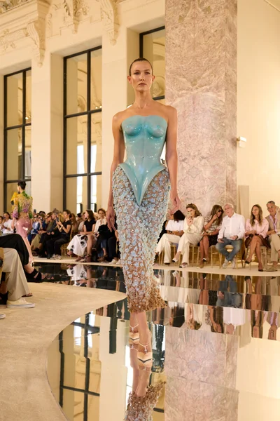 Look 28